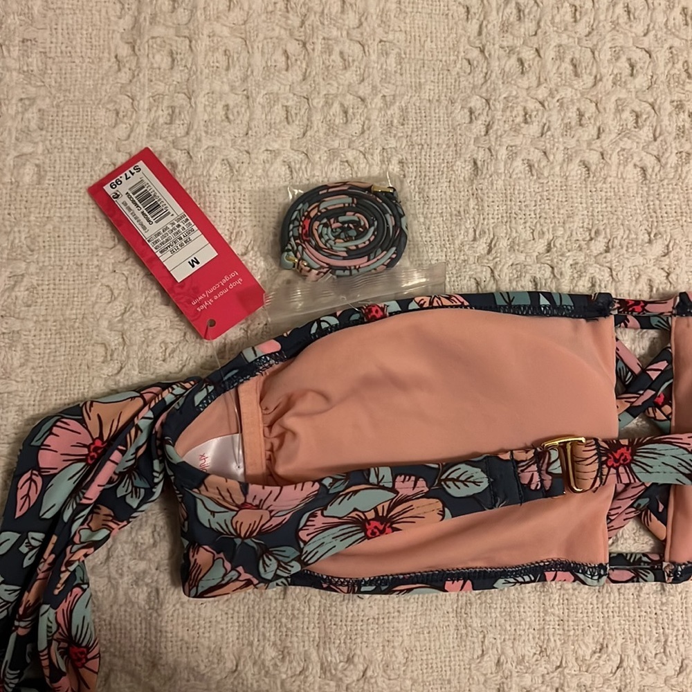 Two swimsuit tops - Picture 7 of 9